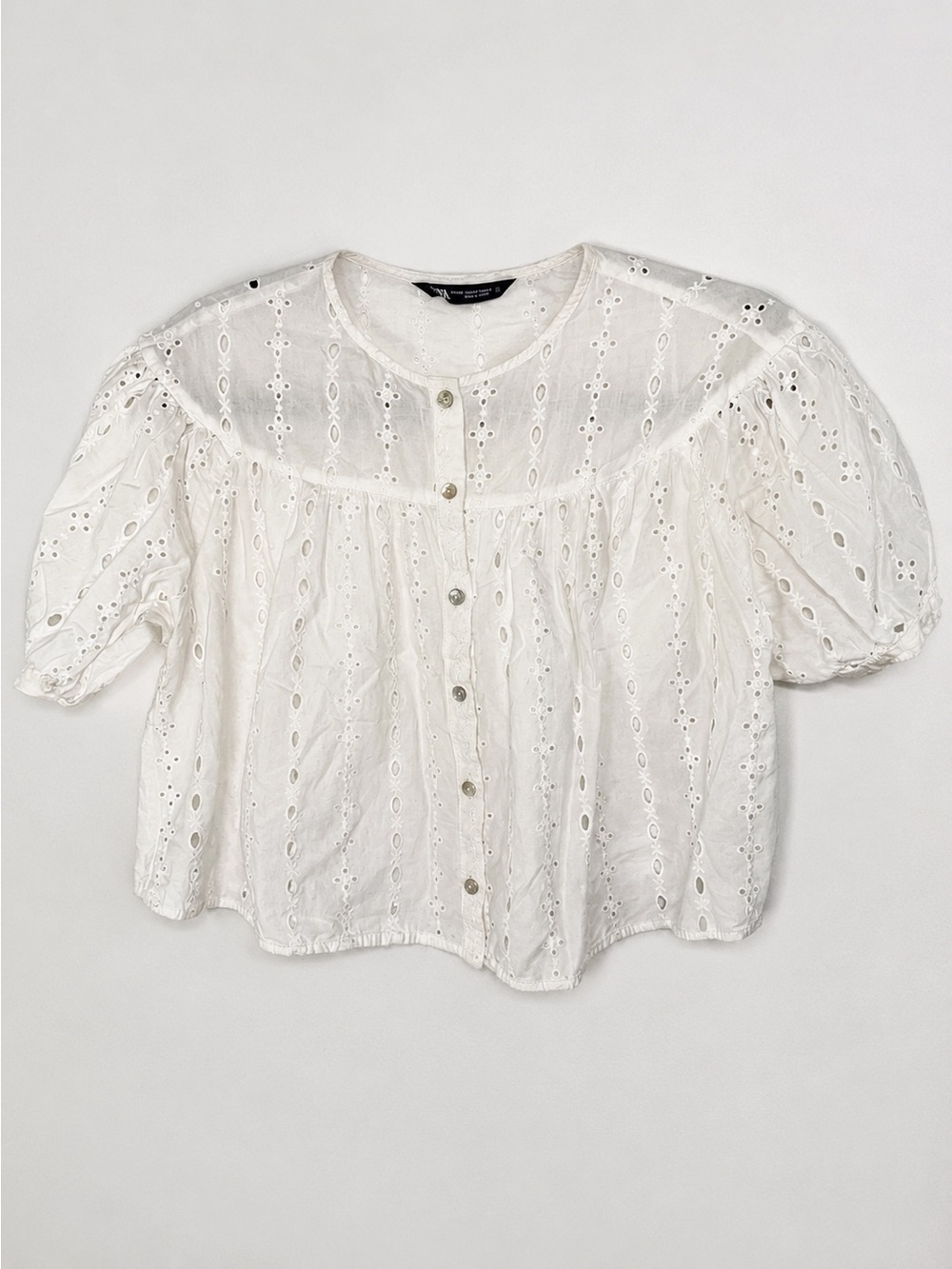 Zara White Eyelet Button-Front Puff Sleeve Top size S
